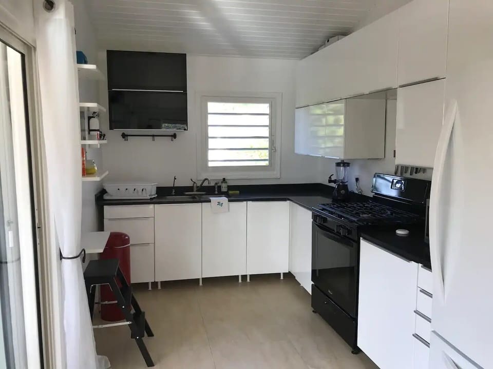 Very nicely-equipped kitchen