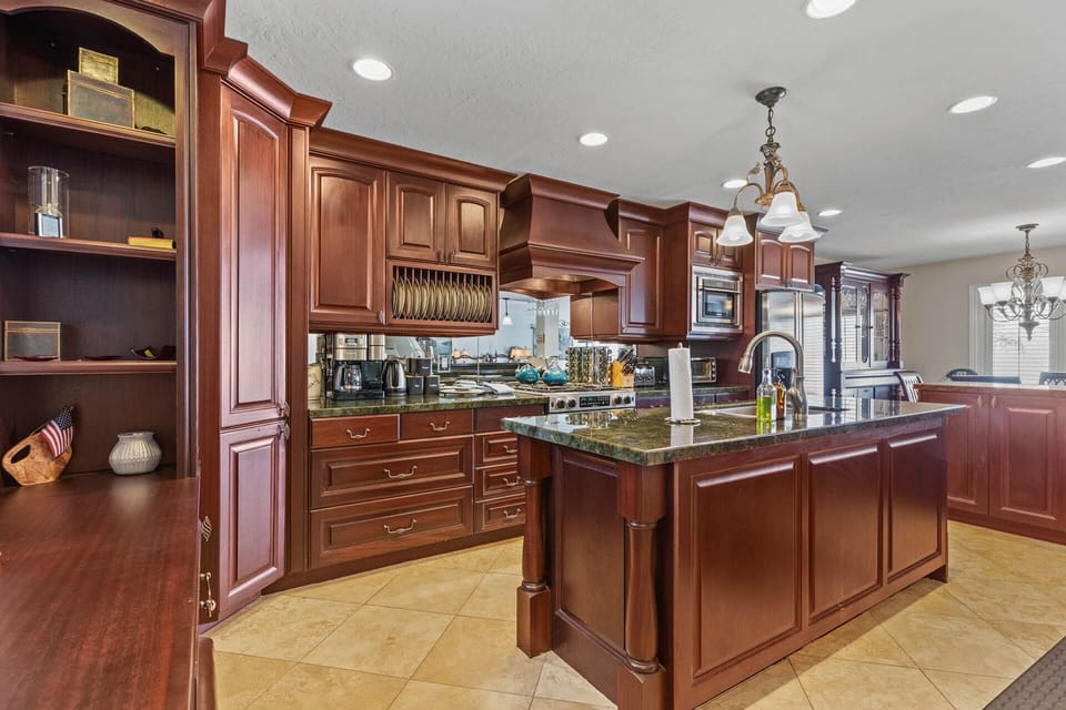 Vacation Rentals in Park City at Park West Village 1700: Fully-equipped modern kitchen