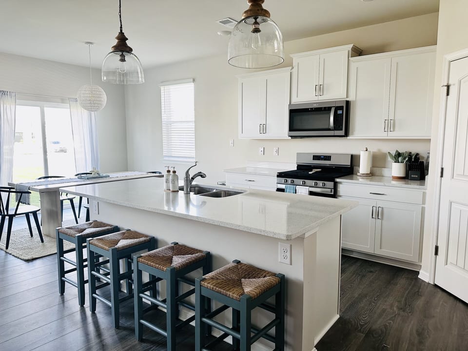 Open concept kitchen and dining area