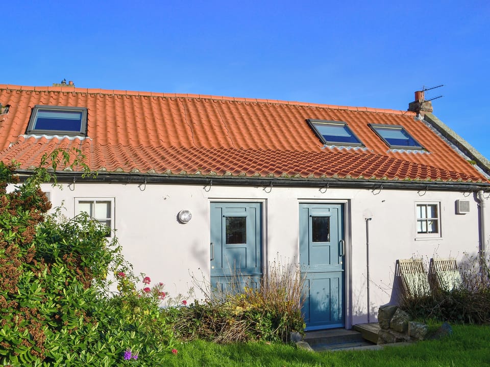 Exterior | Haven Cottage, Lee Cottage - St Cuthbert&rsquo;s Square, Holy Island