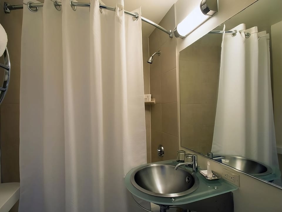 Get ready easily with an efficient layout and spotless fixtures.
