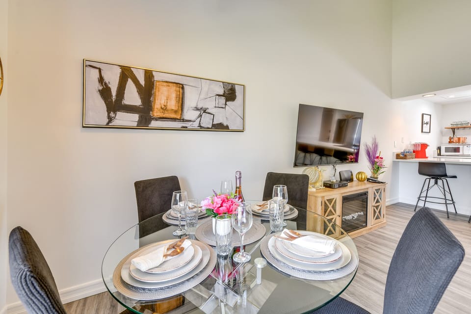 Dining Area | Dishware & Flatware Provided