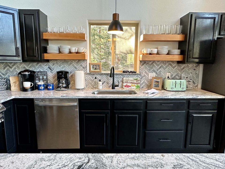 Crisp Modern Kitchen — Updated, clean, and guest-ready—bright finishes and a streamlined setup designed for easy cooking. ✨🍳