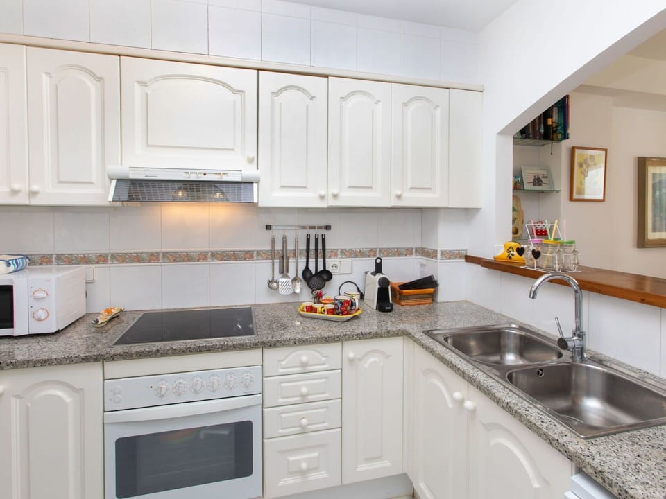 Cabinetry, Countertop, Property, Kitchen Sink, Sink, White, Picture Frame, Tap, Building, Kitchen