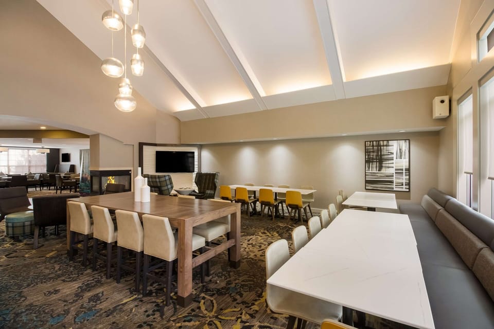 Linger over coffee in a spacious, airy dining lounge.