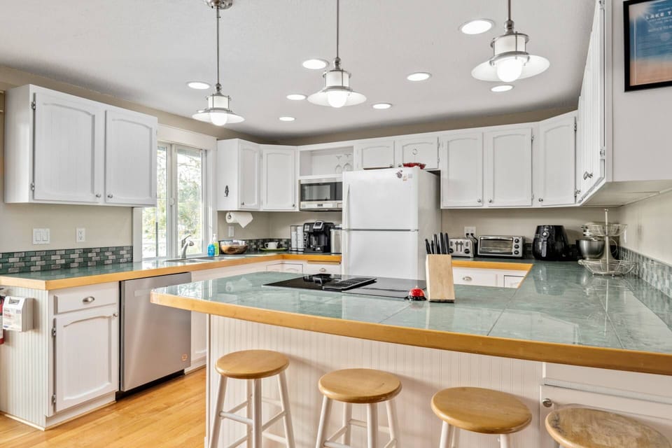 "Enjoyed all the comforts of home and a fully stocked kitchen PLUS kayaks to take out on the lake. Wouldn’t change a thing about this place!" -Allison