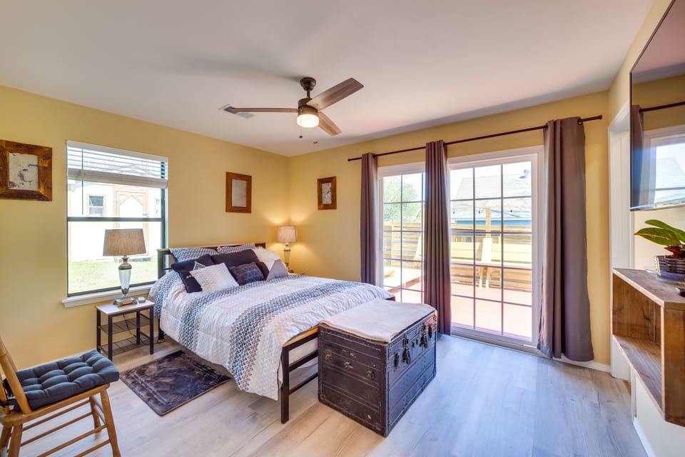 Bedroom 1 | Queen Bed | En-Suite Bathroom