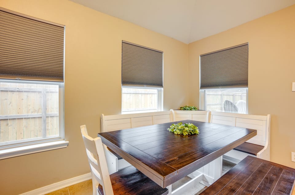 Dining Area | Dining Table | Dishware/Flatware