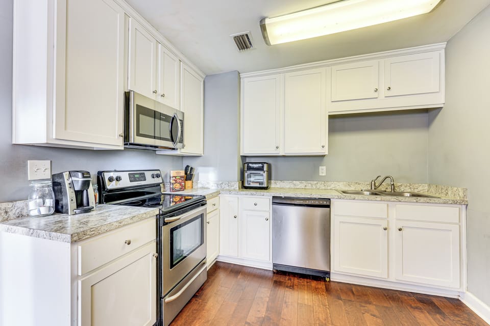 Kitchen | Single-Story Home | Free WiFi | Ceiling Fans