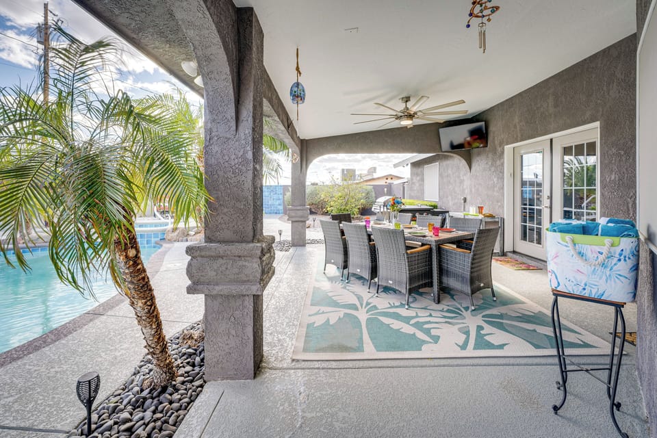 Covered Patio | Dining Area | Smart TV | Gas Grill | Blackstone Flat Top Griddle