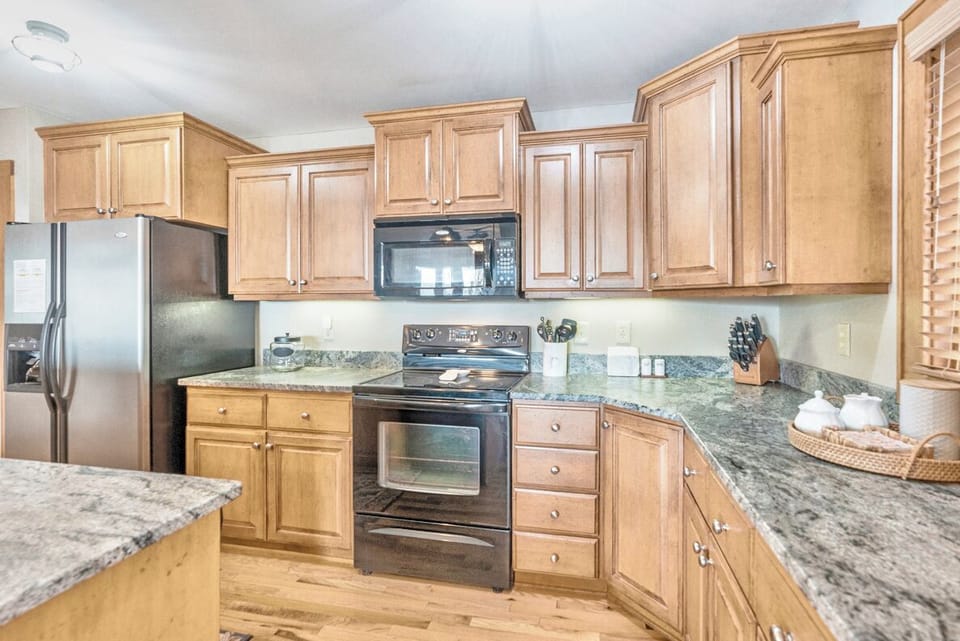 Kitchen--- Granite Counter-tops