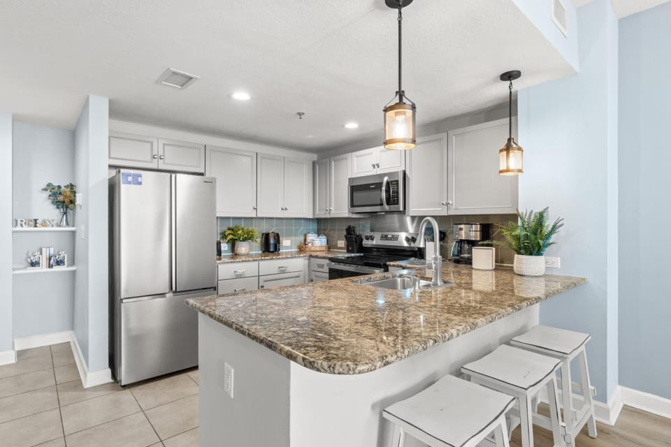 Kitchen with Breakfast Bar