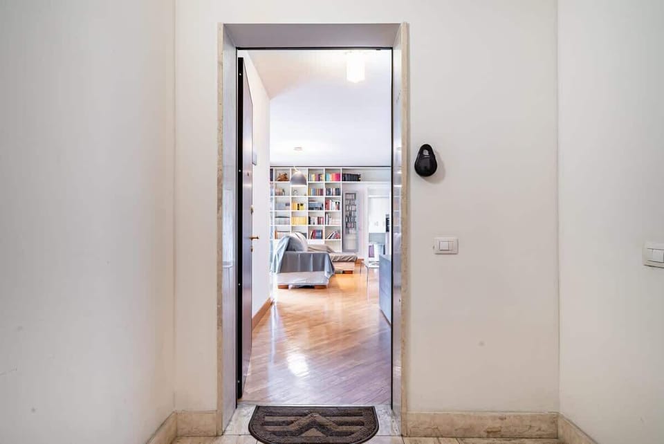 Entrance, stairs and elevator, self check-in, key box 