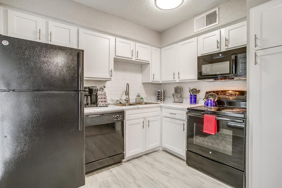 e76ef9a3-24b9-4312-8bb1-5b3611c22d25