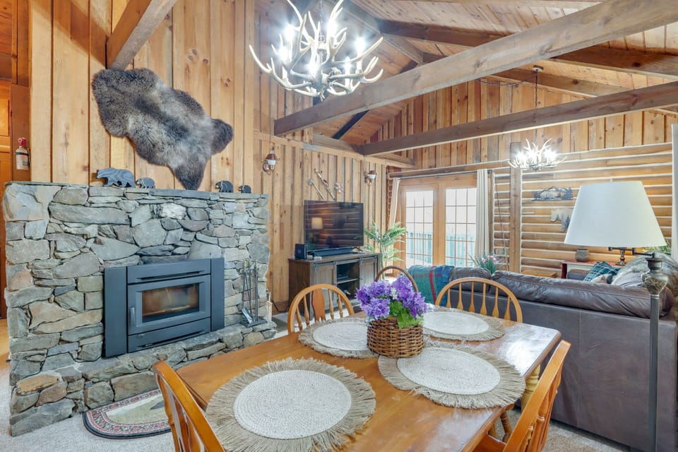 Murphy Vacation Rental | 2BR | 2BA | 1,350 Sq Ft | Stairs Required