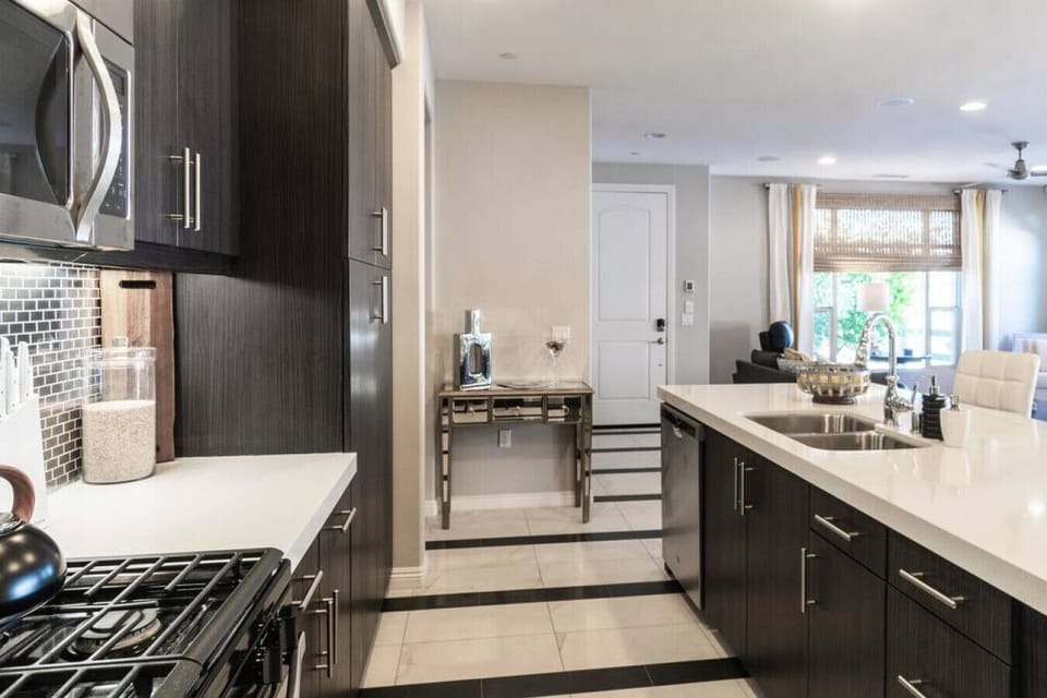 Open kitchen layout w/ modern finishes & a spacious island for meal prep