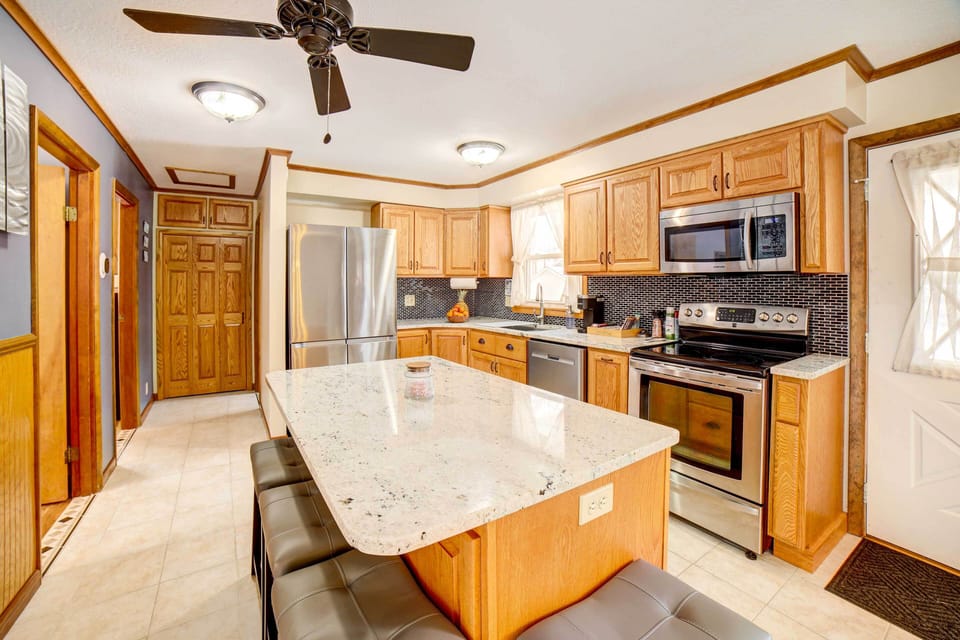 Kitchen | Single-Story Interior | Free WiFi | Towels/Linens