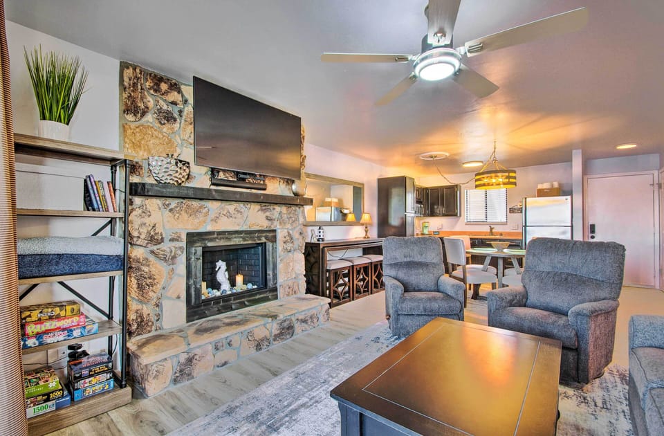 Living Room | Single Story | Free WiFi | Central Heat & A/C