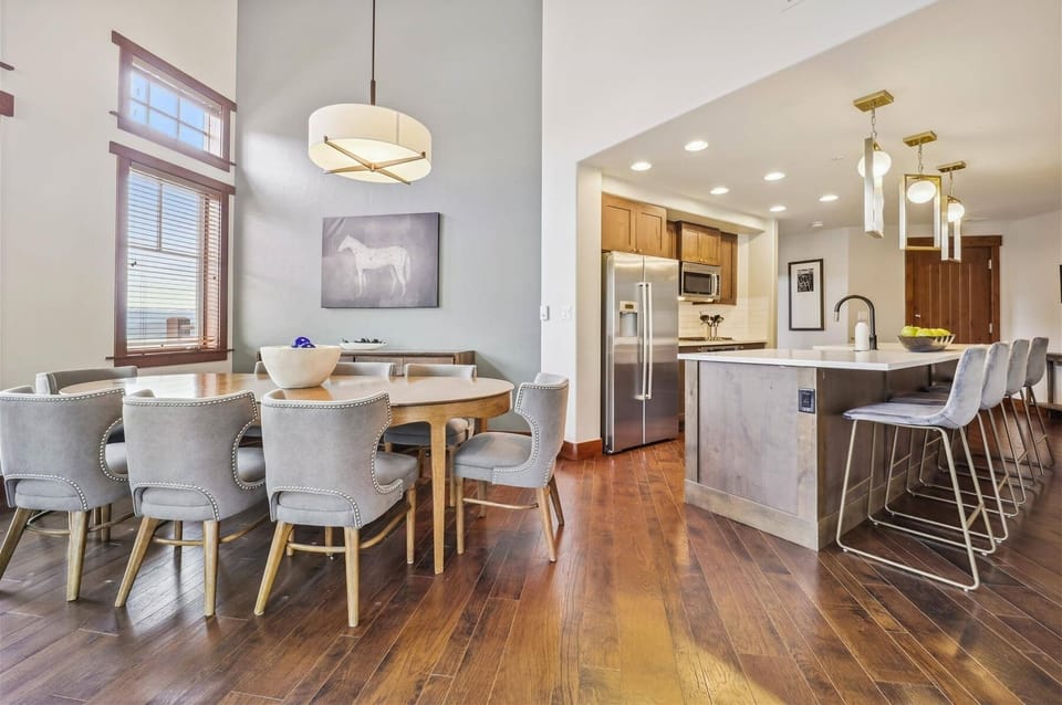 Expansive dining area with bar and table seating