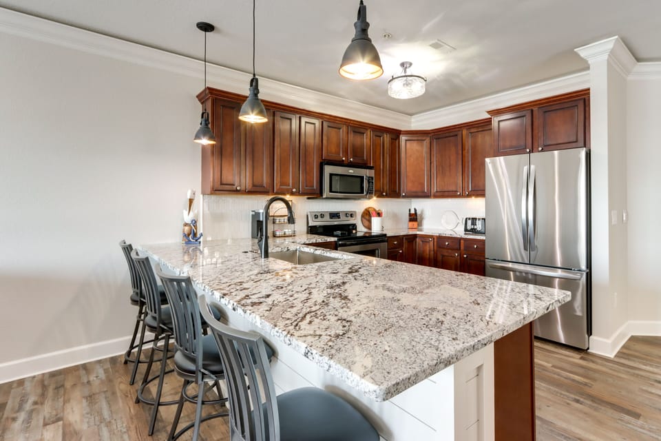 Kitchen | Central Location | Elevator Access | Expansive Lake Views