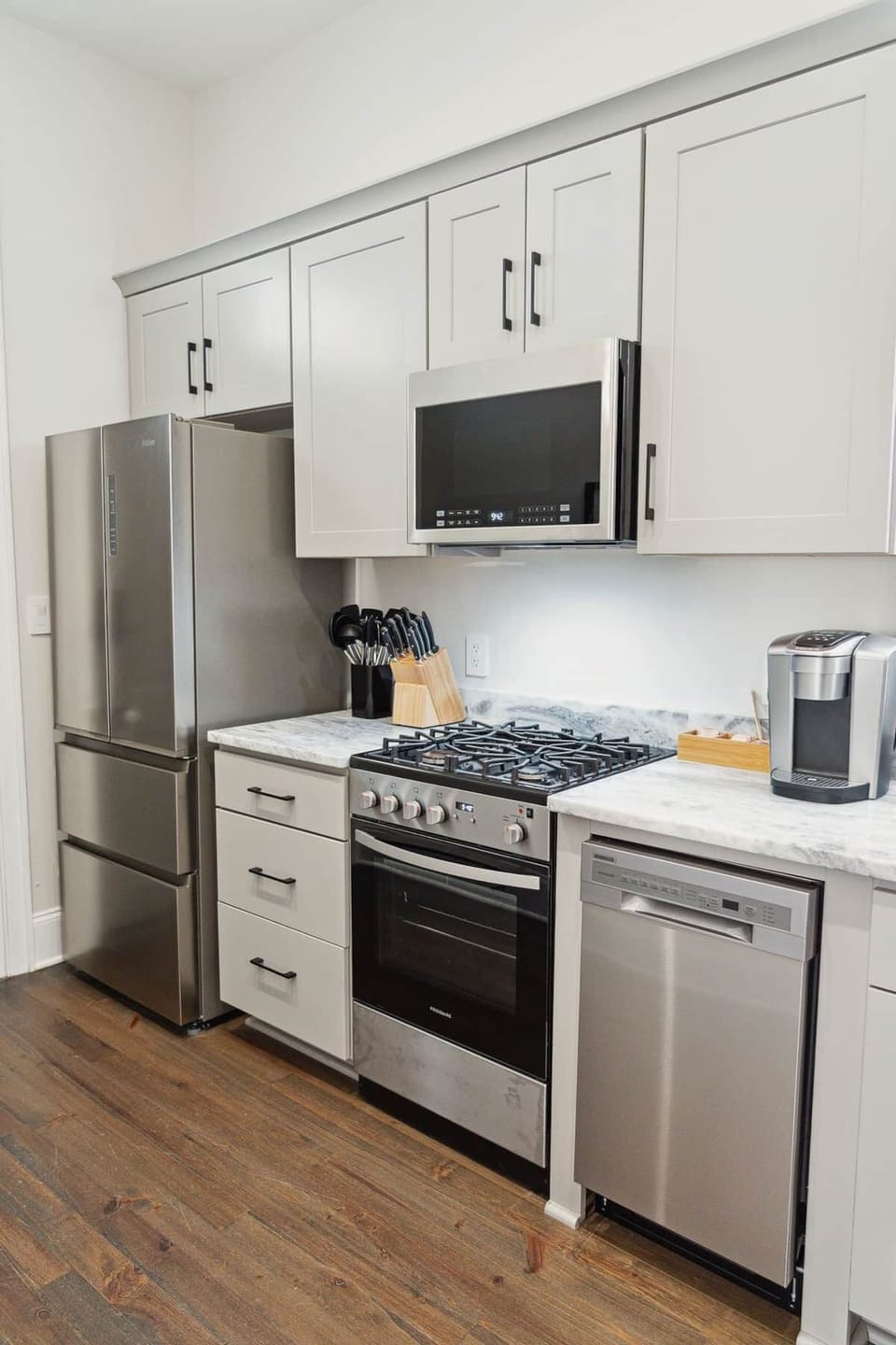 Full Kitchen Zoom