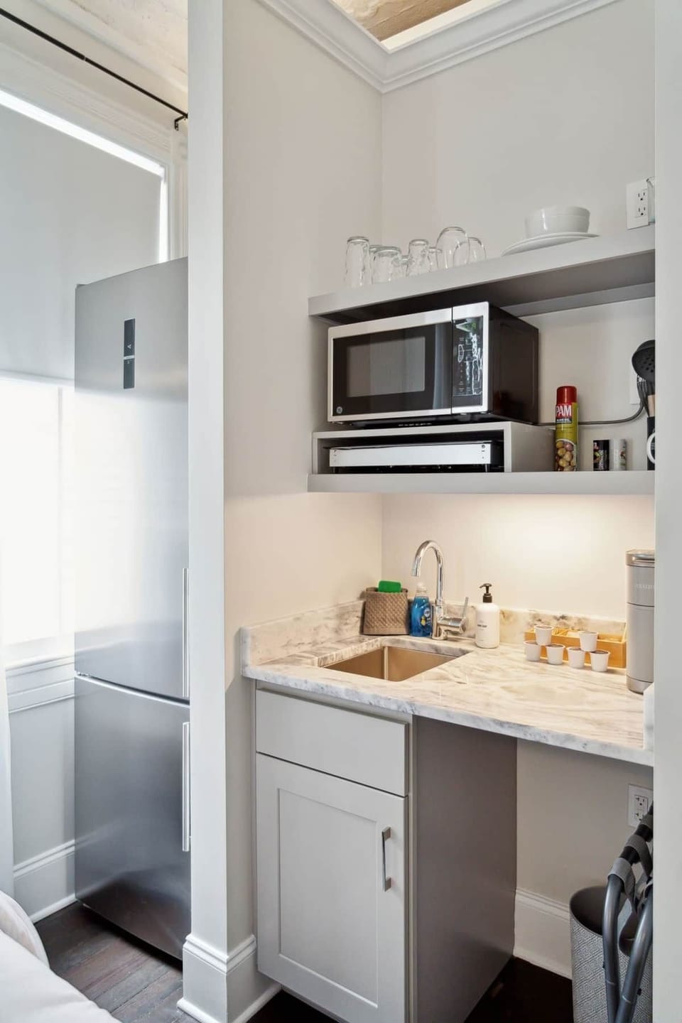 Kitchenette with Full Size Fridge