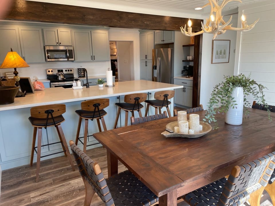Kitchen and dinning room in Main House.