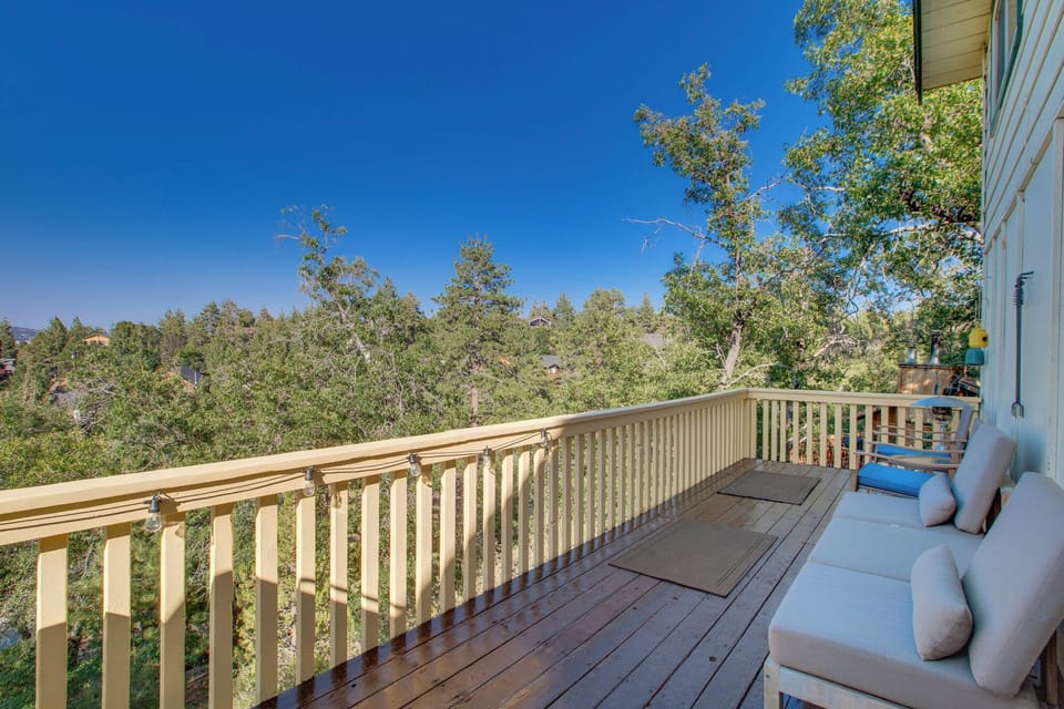 Newly remodeled deck with fantastic views of the mountains.