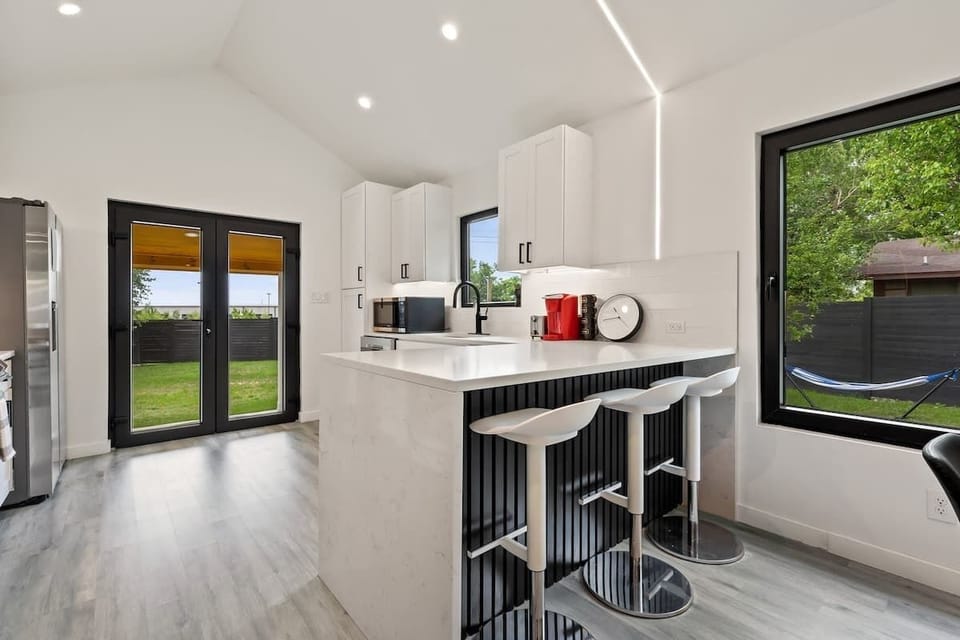 Bar seating by full kitchen. 
Keurig Coffee maker for morning coffee. (Complementary kpods, Sugar, & creamer included)

Unique in-wall light can be changed to any color of your likening.