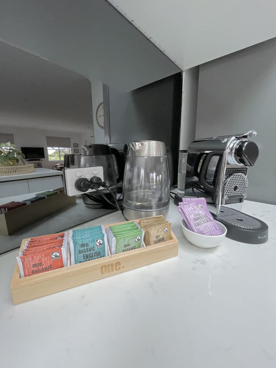 Coffee (pods), tea and hot chocolate provided 