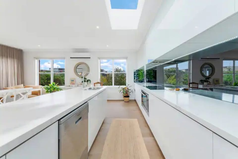 Huge entertaining kitchen!