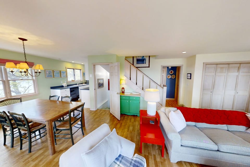 Living/ dining area