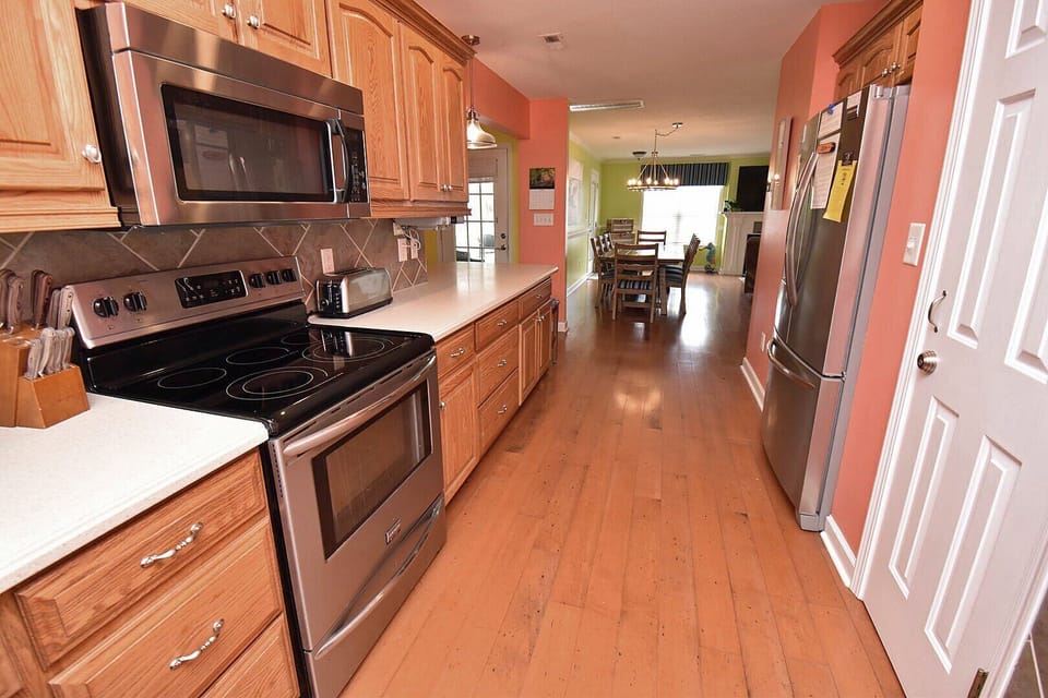 Large Fully Equipped Kitchen
