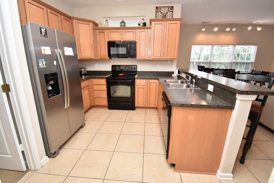 A fully equipped kitchen makes meal prep a breeze!