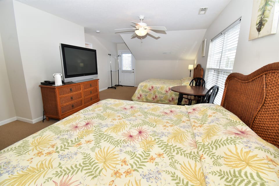 Sundeck access from Bedroom 5