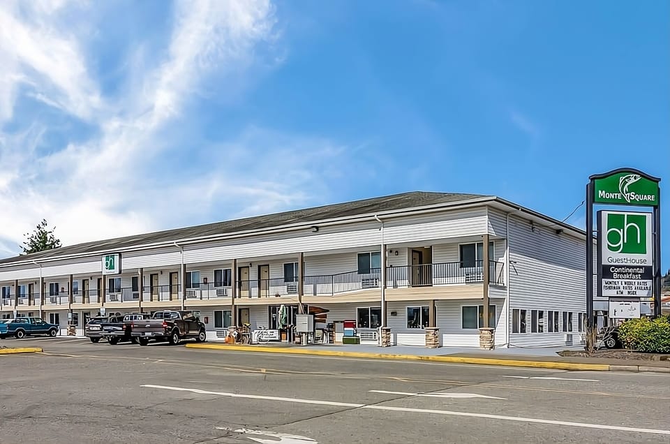 Pull up to a spacious, friendly stay with easy access.