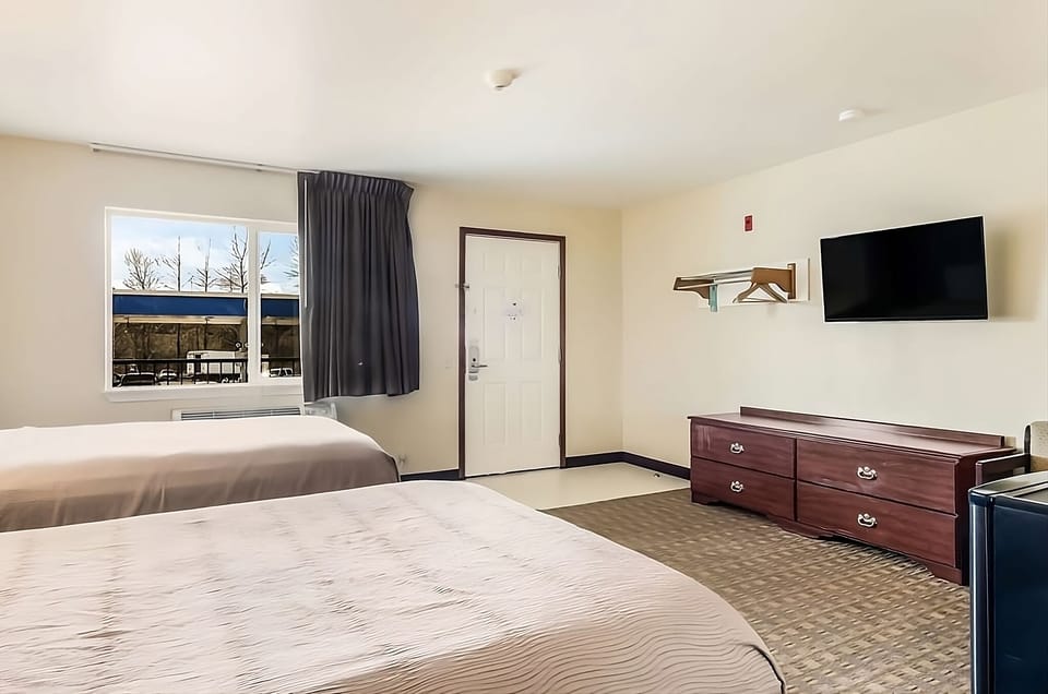 Come and go easily with a clear entry and airy layout.