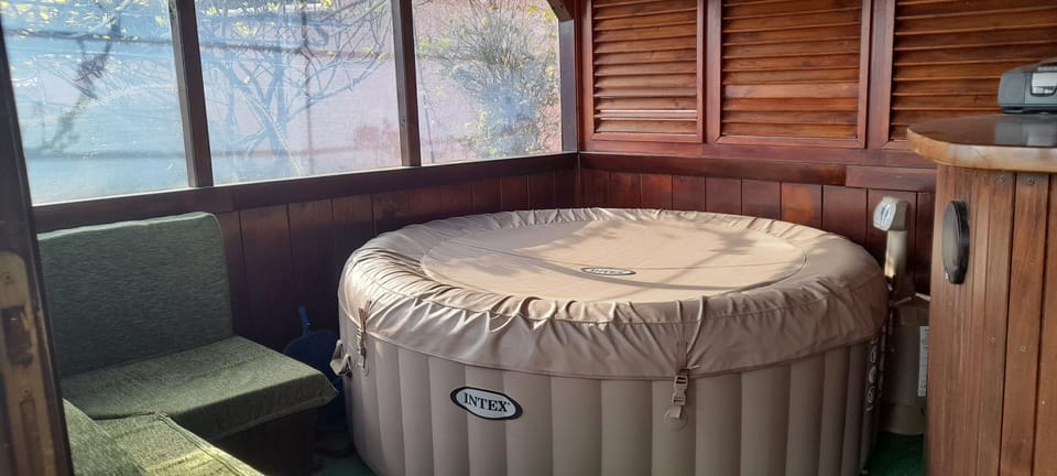 Indoor spa tub