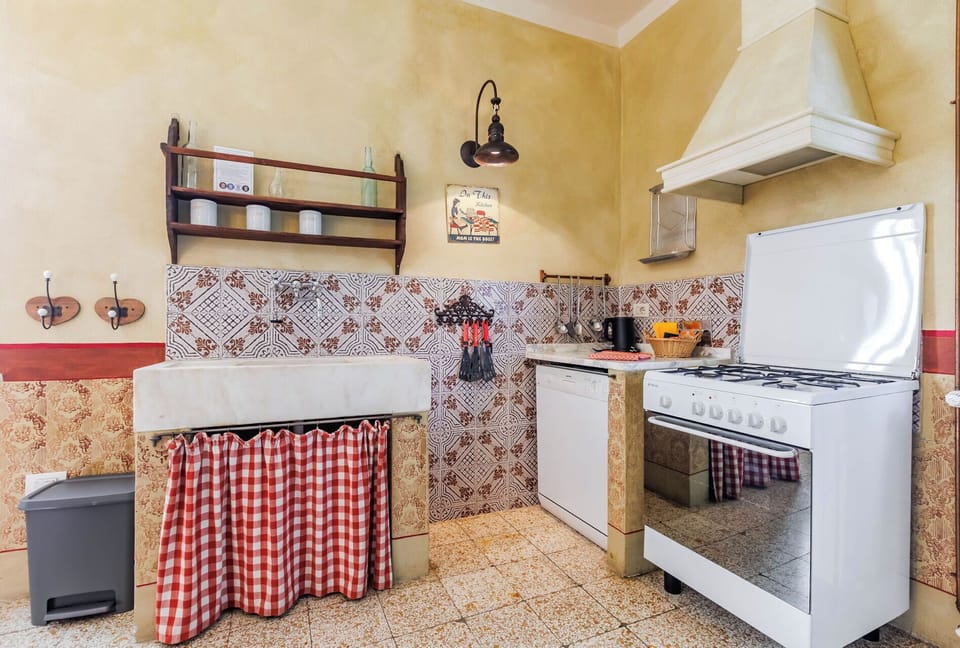 Dining Room, Kitchen