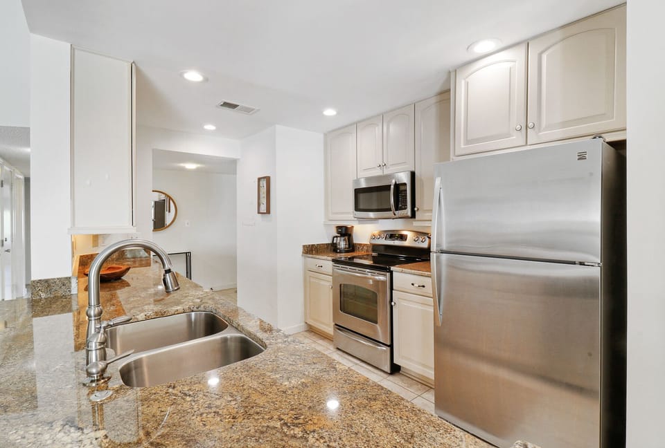 1690 Bluff Villas | Kitchen - 1690 Bluff Villas | Kitchen
