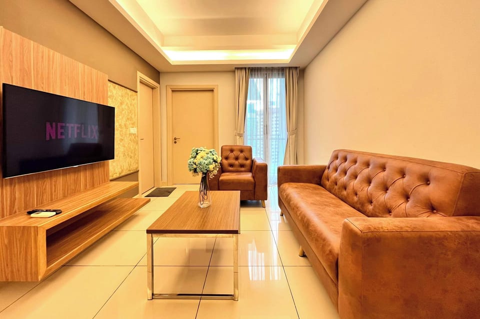 A spacious living & dining area.