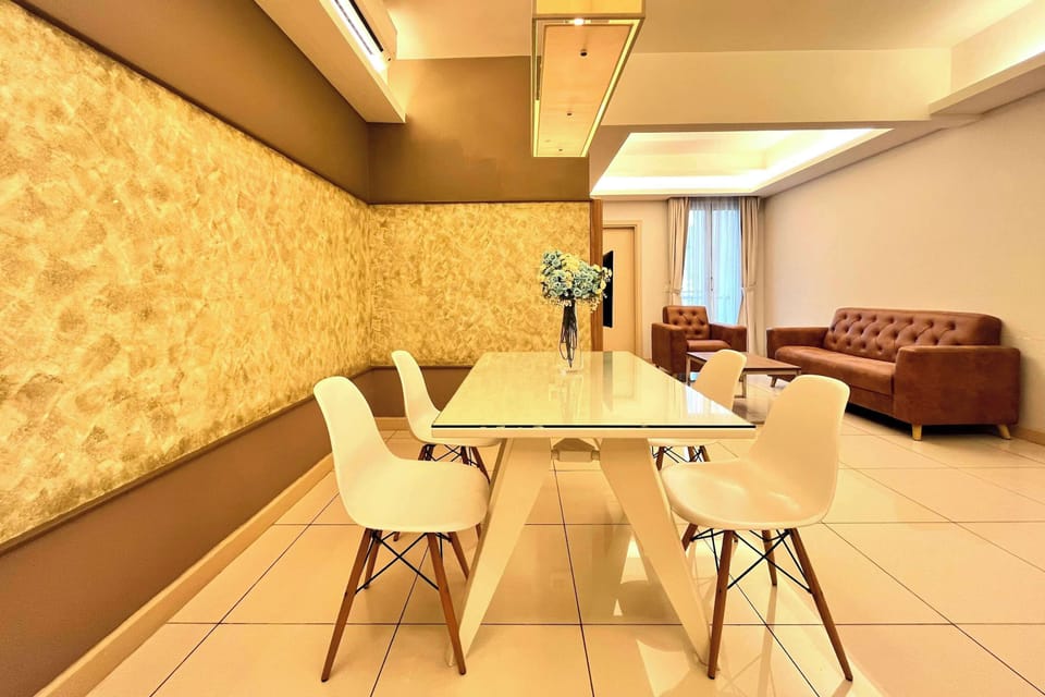 A spacious dining area.