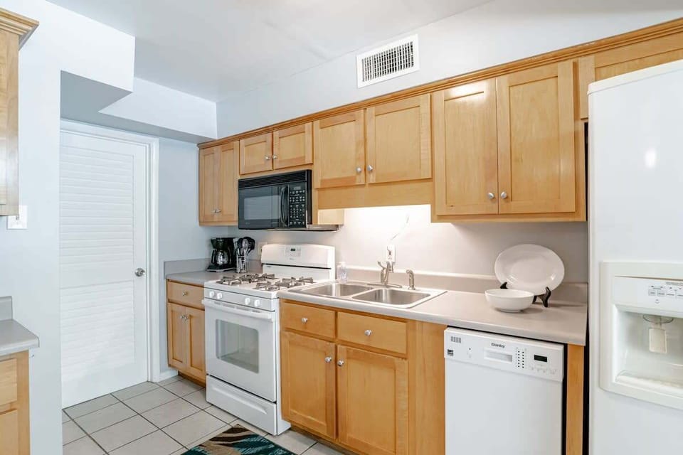 Fully-equipped kitchen