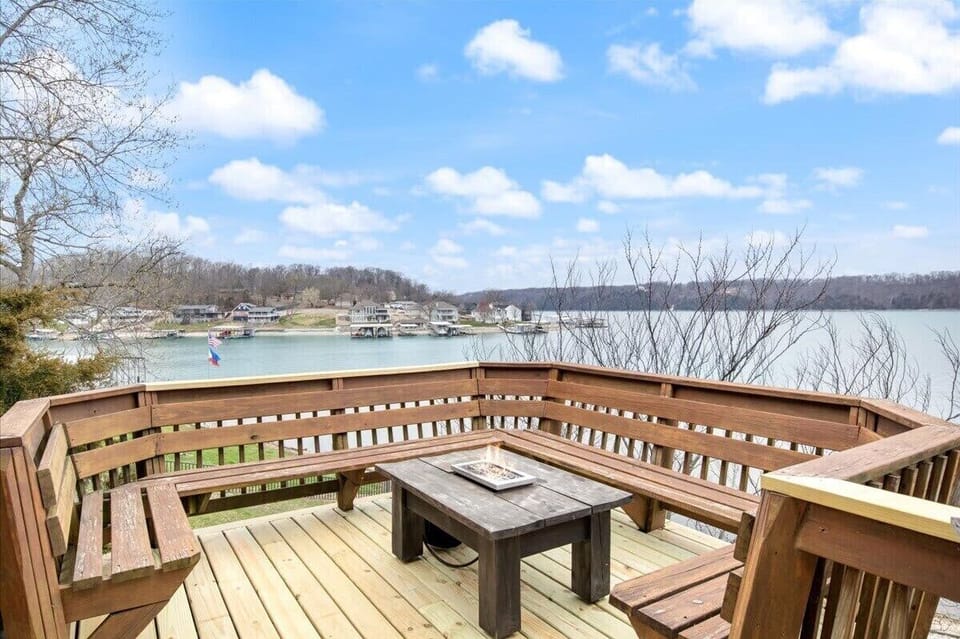 Deck with Plenty Of Seating Over Looking Lake