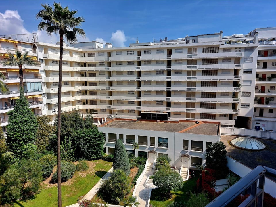 Palais Miramar, Cannes Boulevard de la Croisette. 