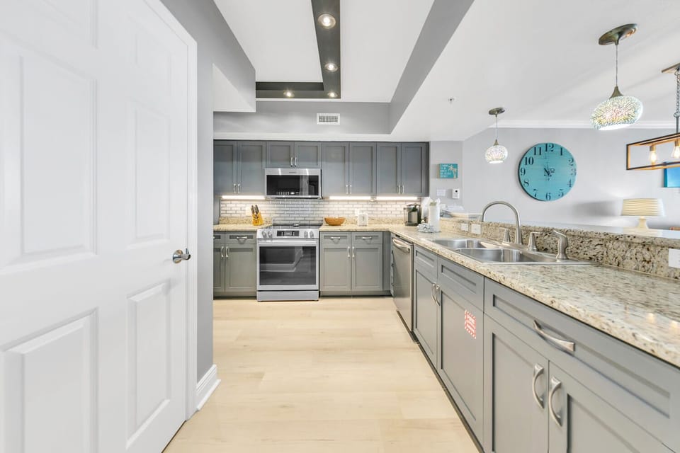 Full kitchen