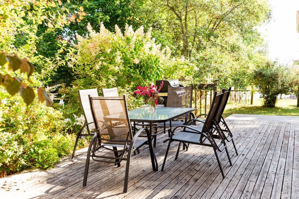 Outdoor seating area & BBQ