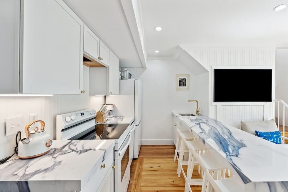 Fully Stocked Kitchen