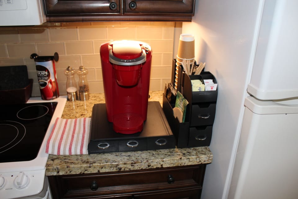Keurig coffee maker and complimentary coffee pods