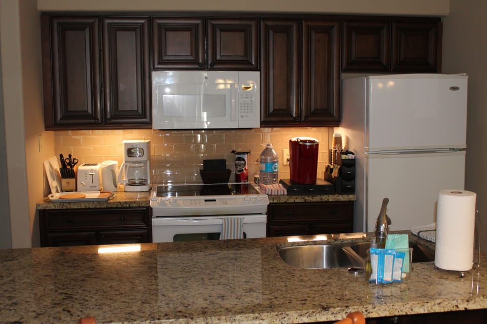 Full kitchen 